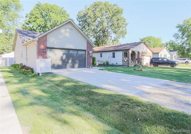 Homes for sale in Harrison Township, MI | 39567 Macomber St, Harrison Township, MI 48045 | MLS# 61004947