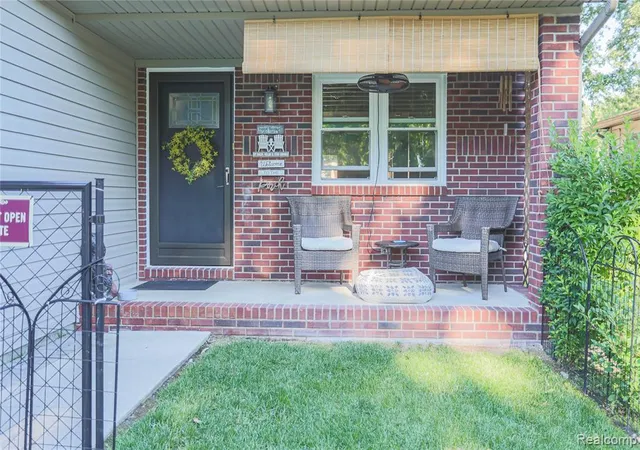 Homes for sale in Harrison Township, MI | 39567 Macomber St, Harrison Township, MI 48045 | MLS# 61004947