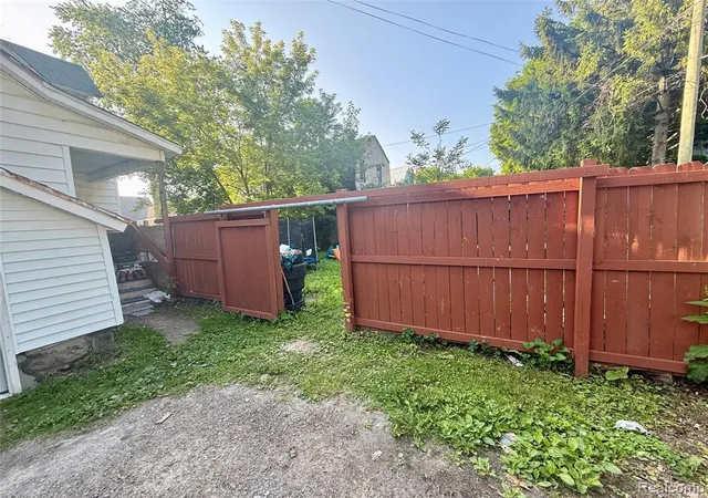 Homes for sale in Port Huron, MI | 1813 10Th Ave, Port Huron, MI 48060 | MLS# 61007128