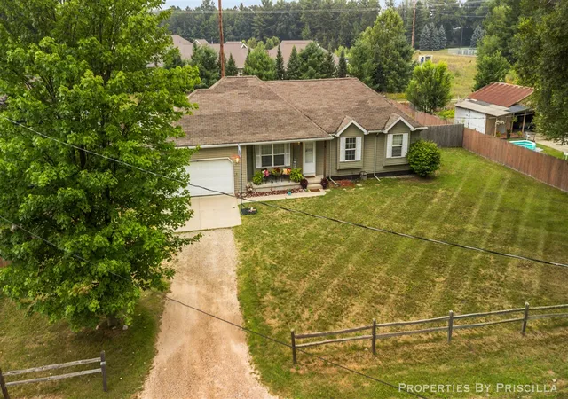 2nd image of 333 W Allen St, Newaygo, MI 49337 | MLS# 70550609