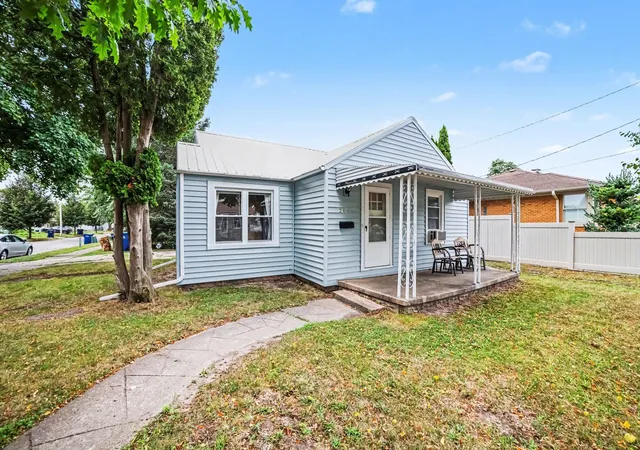 Photo 1 of Single family home for sale at 2004 28th St, Bay City, MI 48708 | MLS# 50219875 | Listing updated on 2026-09-17