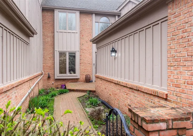 5th image of 37834 Siena Dr, Farmington Hills, MI 48331 | MLS# 70526655