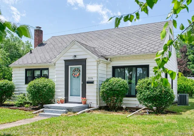 2nd image of 2036 Devonshire Ave, Lansing, MI 48910 3543 | MLS# 61007708