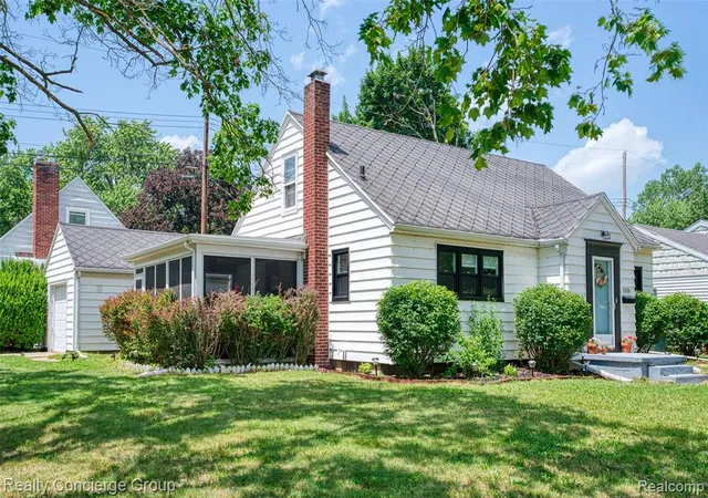 3rd image of 2036 Devonshire Ave, Lansing, MI 48910 3543 | MLS# 61007708