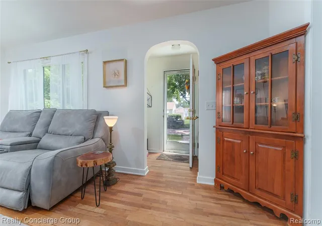 4th image of 2036 Devonshire Ave, Lansing, MI 48910 3543 | MLS# 61007708