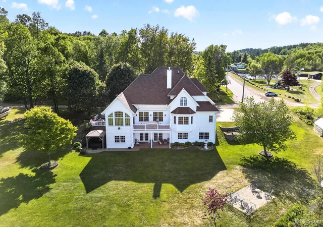 Photo 3 of Single family home for sale at 279 Black Rd, Michigamme, MI 49861 | MLS# 50211911 | Listing updated on 2026-06-18