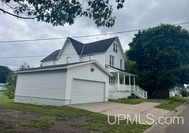Photo 3 of Single family home for sale at 138 Amygdaloid St, Laurium, MI 49913 | MLS# 50219941 | Listing updated on 2026-08-27