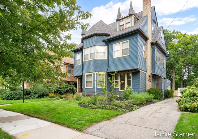 Listing Photo 1 - Condo for sale in building located at 60 College Ave, Grand Rapids, MI 49503