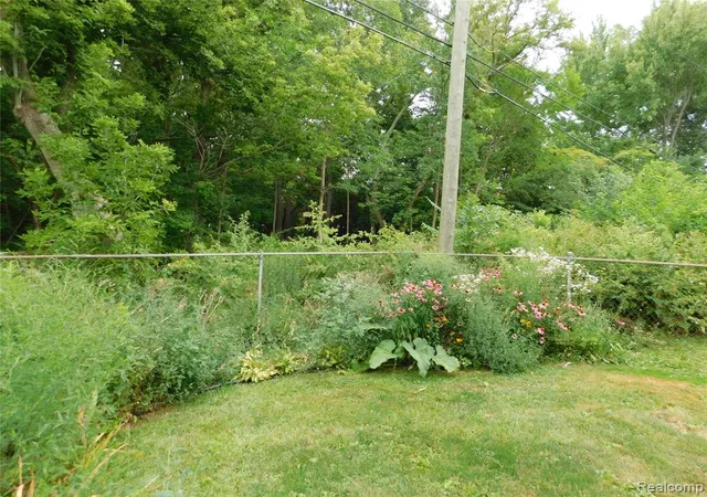 Listing Photo 2 - Condo for sale in building located at 154 S Christine Cir, Mount Clemens, MI 48043