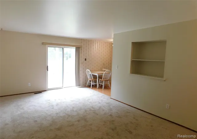 Photo 4 of Sale Pending at 154 S Christine Cir, Mount Clemens, MI 48043 | MLS# 61017090 | Listing updated on 2026-09-04