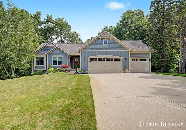 Homes for sale in Rockford, MI | 5515 Hagenvale Ct, Rockford, MI 49341 | MLS# 70543550