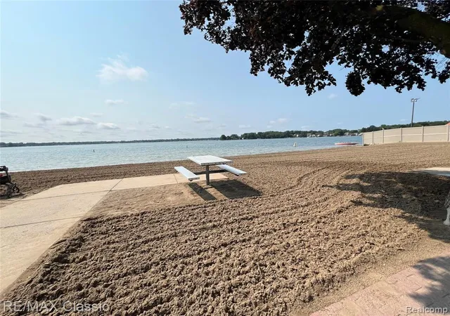 30th image of 315 Common St, Walled Lake, MI 48390 3413 | MLS# 61023769