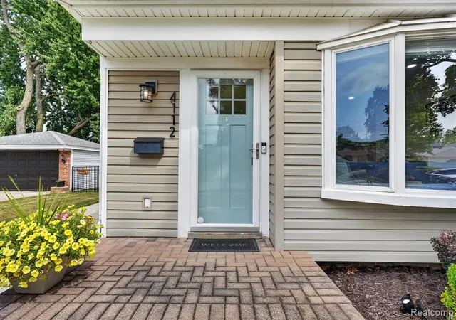 Photo 3 of Sale Pending at 4112 Durham Rd, Royal Oak, MI 48073 1980 | MLS# 61025133 | Listing updated on 2026-08-29