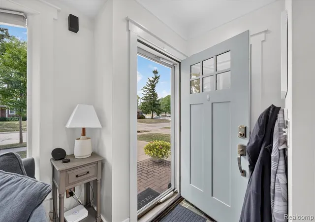 Photo 4 of Sale Pending at 4112 Durham Rd, Royal Oak, MI 48073 1980 | MLS# 61025133 | Listing updated on 2026-08-29