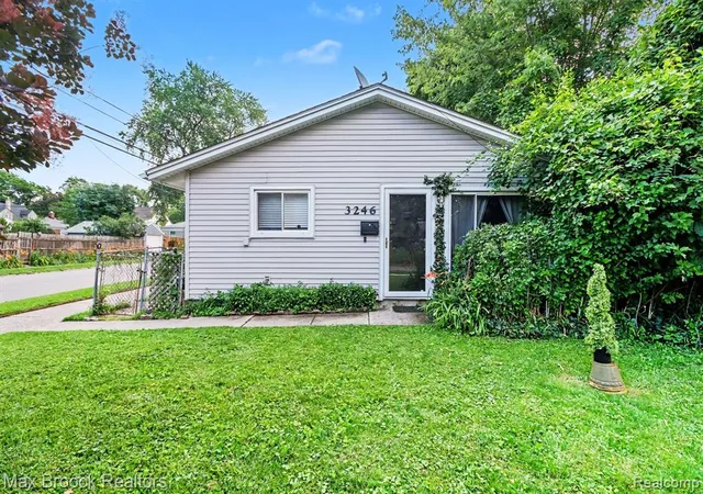 Homes for sale in Ferndale, MI | 3246 Harris St, Ferndale, MI 48220 | MLS# 61005904