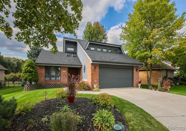1st image of 3151 Loon Lake Shores Rd, Waterford, MI 48329 | MLS# 60982270