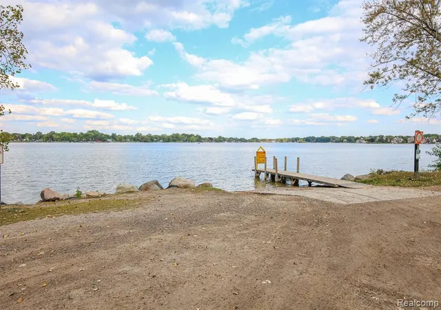 36th image of 3151 Loon Lake Shores Rd, Waterford, MI 48329 | MLS# 60982270