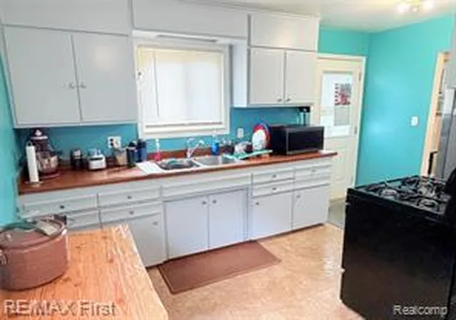 Homes for sale in Warren, MI | 23915 Romano St, Warren, MI 48091 | MLS# 61009964