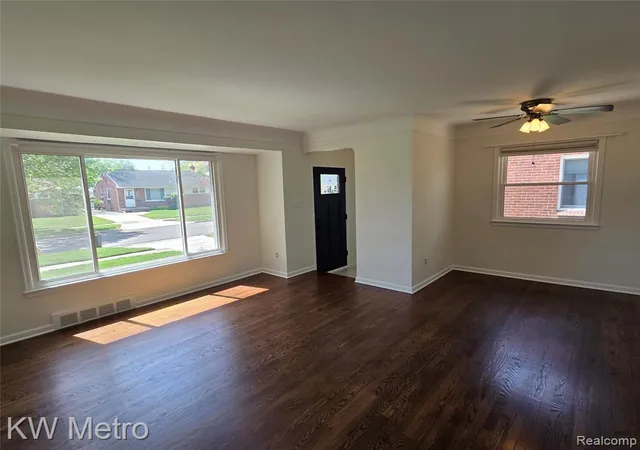 Homes for sale in Royal Oak, MI | 122 Jeffrey Ave, Royal Oak, MI 48073 | MLS# 60987691