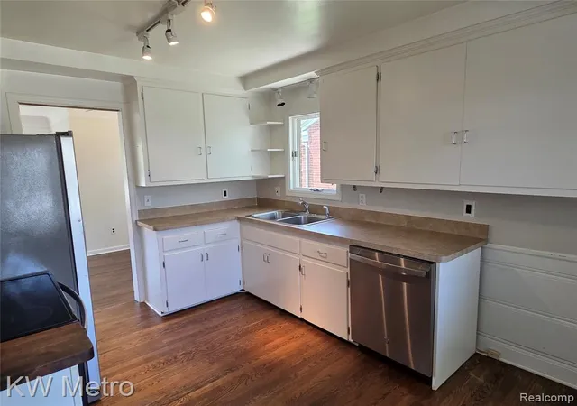 Photo 3 of Single family home for sale at 122 Jeffrey Ave, Royal Oak, MI 48073 2520 | MLS# 60987691 | Listing updated on 2026-09-16