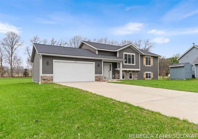 Homes for sale in Otsego, MI | 1942 Cygnet Dr, Otsego, MI 49078 | MLS# 70524649