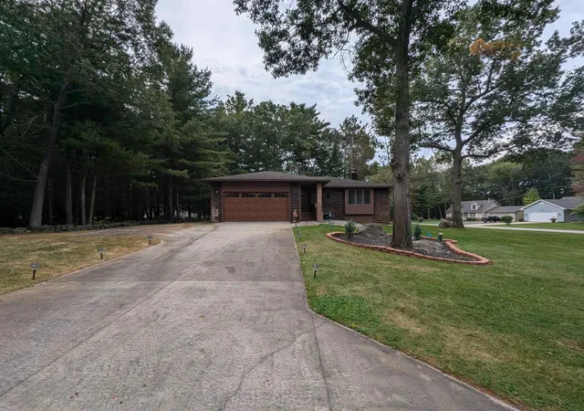 Homes for sale in Au Gres, MI | 5089 Golfview Dr, Au Gres, MI 48703 | MLS# 80050881