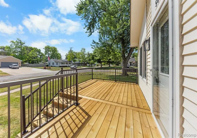 Photo 5 of Single Family Residence at 560 Mcmunn St, South Lyon, MI 48178 | MLS# 61000002 |  | Sold on 2026-07-09