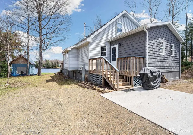 Homes for sale in Michigamme, MI | 26173 Tamarack St, Michigamme, MI 49861 | MLS# 50207176