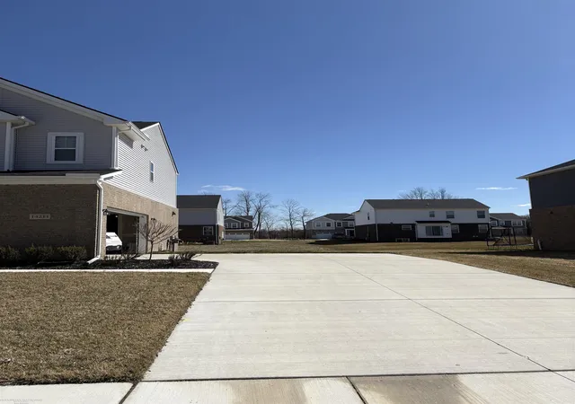 3rd image of 14211 Laurelwood Dr #60, Van Buren Township, MI 48111 | MLS# 50198621