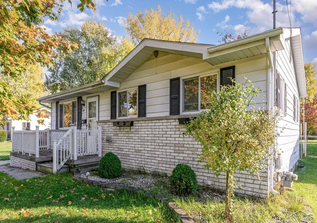 Photo 1 of Sale Pending at 503 W Bush St, Saginaw, MI 48604 | MLS# 50192296 | Listing updated on 2025-10-29