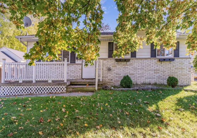 Photo 2 of Sale Pending at 503 W Bush St, Saginaw, MI 48604 | MLS# 50192296 | Listing updated on 2025-10-29
