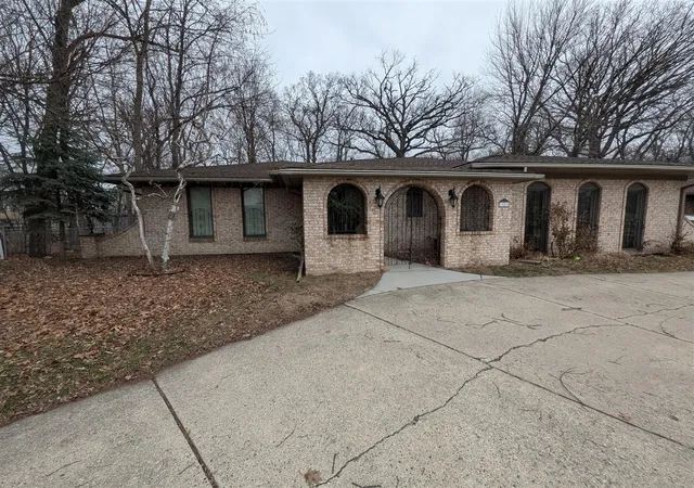 1st image of 11235 Common Rd, Warren, MI 48093 | MLS# 70539479