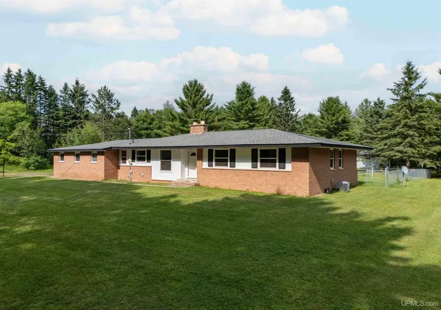 Homes for sale in Crystal Falls, MI | 506 Us 141 Hwy, Crystal Falls, MI 49920 | MLS# 50213731