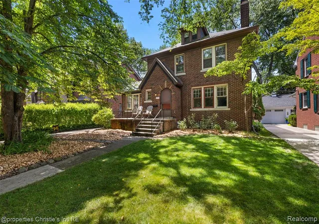 Homes for sale in Grosse Pointe Park, MI | 1251 Bishop Rd, Grosse Pointe Park, MI 48230 | MLS# 61002678