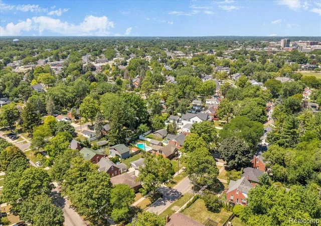 Photo 30 of Sale Pending at 1896 Banbury St, Birmingham, MI 48009 | MLS# 61015170 | Listing updated on 2026-08-25
