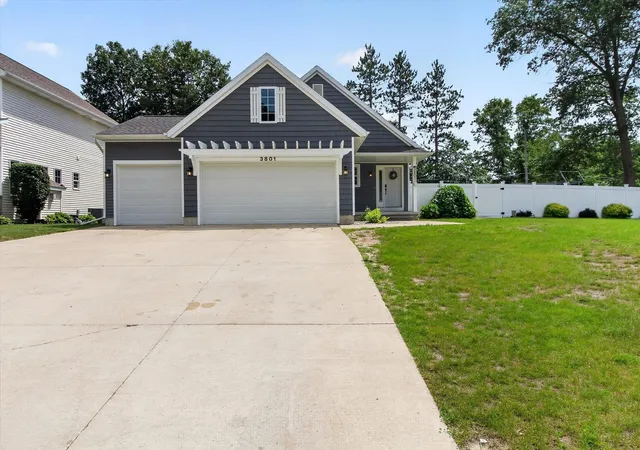 Homes for sale in Midland, MI | 3801 Bobcat Ct, Midland, MI 48642 | MLS# 50213443