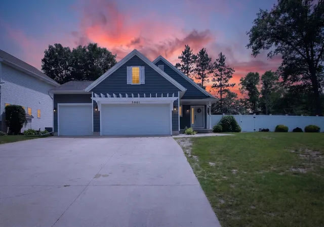 Homes for sale in Midland, MI | 3801 Bobcat Ct, Midland, MI 48642 | MLS# 50213443