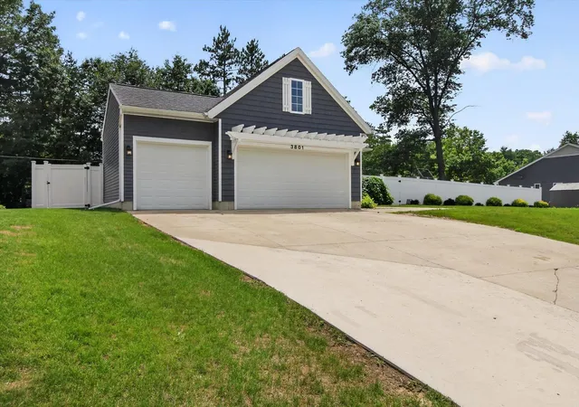 Photo 3 of Single family home for sale at 3801 Bobcat Ct, Midland, MI 48642 | MLS# 50213443 | Listing updated on 2026-09-01