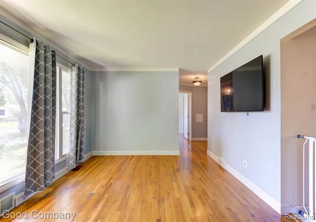 3rd image of 32032 Parkwood St, Westland, MI 48186 | MLS# 61004072