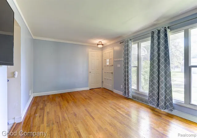 4th image of 32032 Parkwood St, Westland, MI 48186 | MLS# 61004072