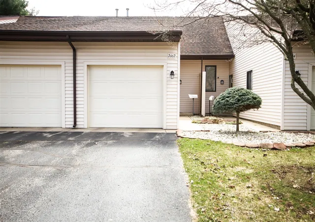 1st image of 2662 Stonehaven Dr, Wyoming, MI 49519 | MLS# 70554389