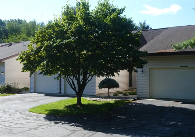 2nd image of 2662 Stonehaven Dr, Wyoming, MI 49519 | MLS# 70554389