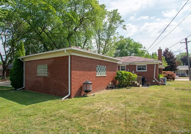 28th image of 3458 Norwood Dr, Trenton, MI 48183 | MLS# 61015800