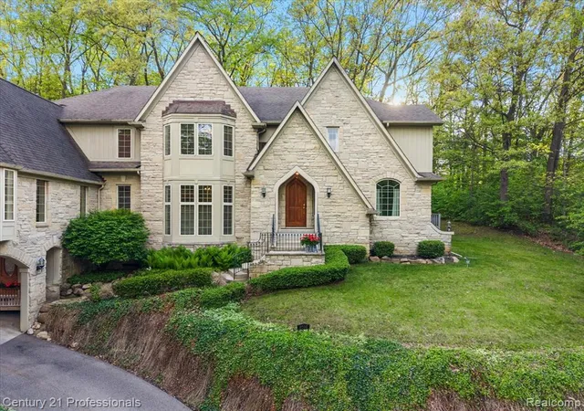 Photo 3 of Single family home for sale at 6705 College Park Dr, Clarkston, MI 48346 1067 | MLS# 60995515 | Listing updated on 2026-09-20