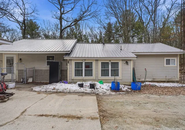 Homes for sale in Twin Lake, MI | 1714 Linnard Rd, Twin Lake, MI 49457 | MLS# 70520881