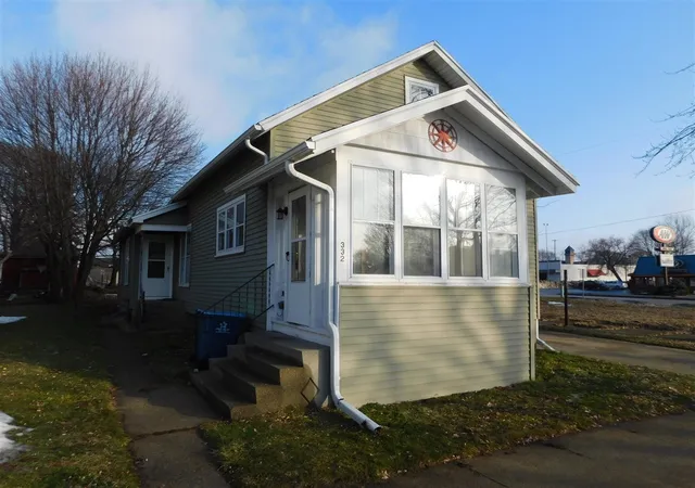 Homes for sale in Manistee, MI | 332 3rd St, Manistee, MI 49660 | MLS# 70509418