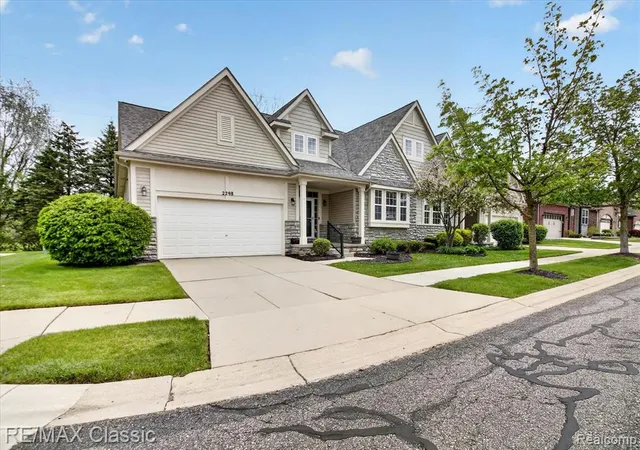 Homes for sale in Commerce Township, MI | 2298 Calibouge #32, Commerce Township, MI 48382 | MLS# 60991556