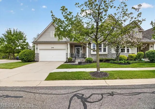Homes for sale in Commerce Township, MI | 2298 Calibouge #32, Commerce Township, MI 48382 | MLS# 60991556