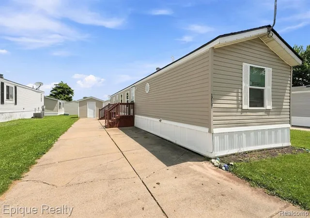Homes for sale in Davisburg, MI | 17121 Julie Dr, Davisburg, MI 48350 | MLS# 61010724
