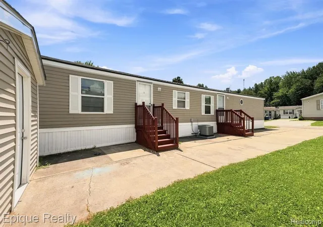 Homes for sale in Davisburg, MI | 17121 Julie Dr, Davisburg, MI 48350 | MLS# 61010724